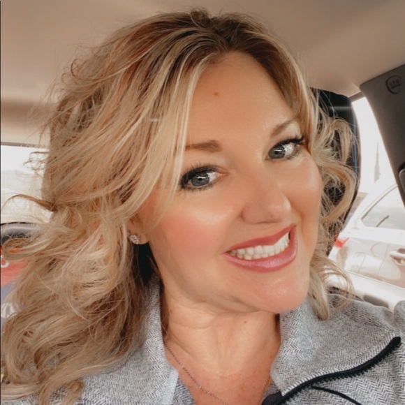 Meet your Posher, Stacey - Picture 1 of 8